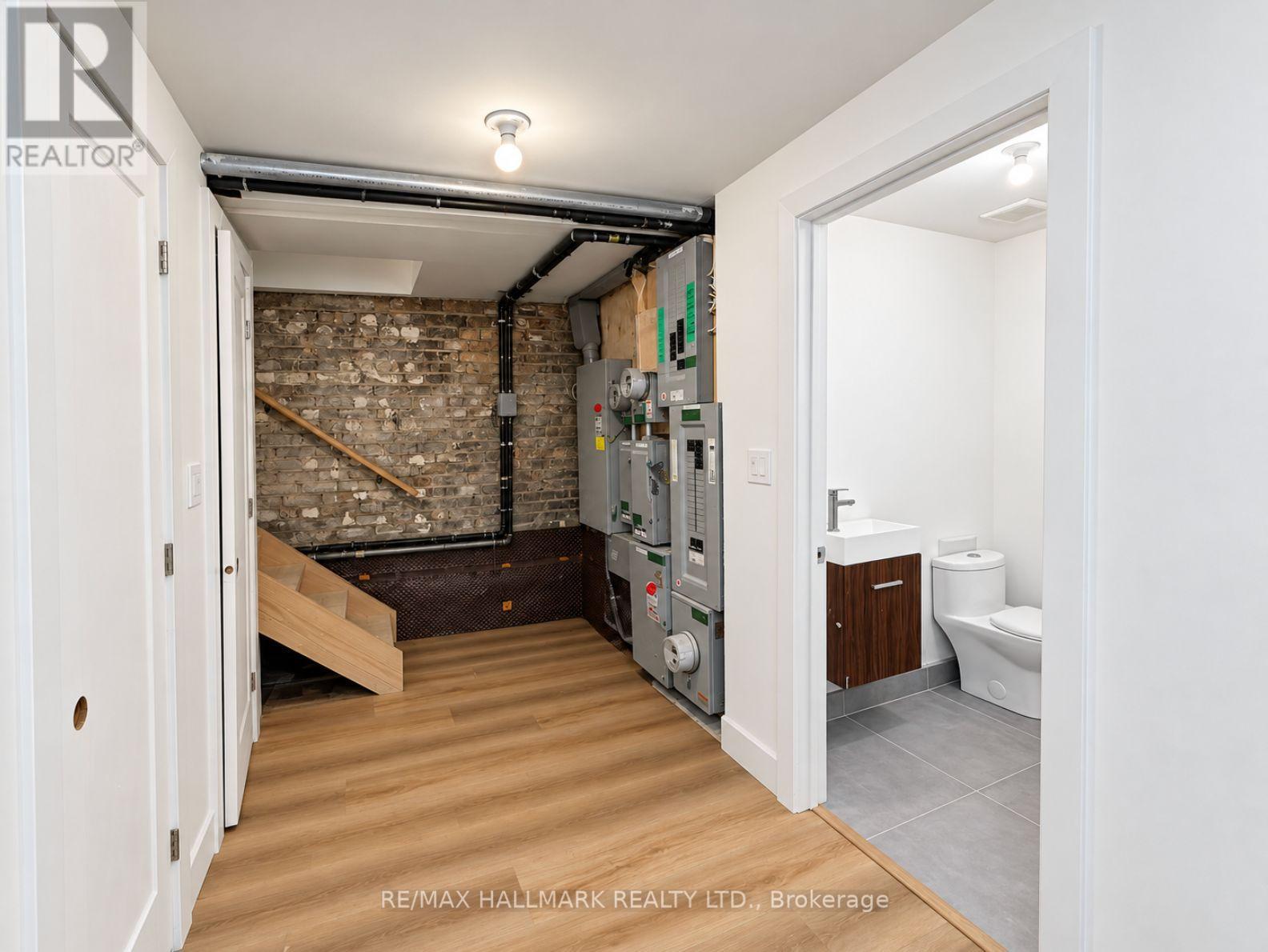 Main & 1/2 Bsmt - 440 Parliament Street, Toronto, Ontario  M5A 3A2 - Photo 23 - C13780484