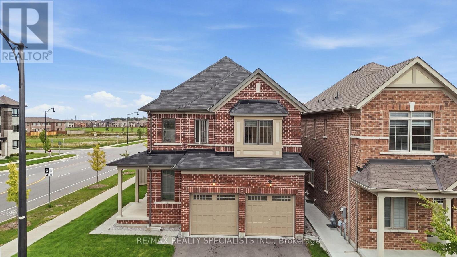 542 Remembrance Road, Brampton, Ontario  L7A 5C8 - Photo 3 - W13774670