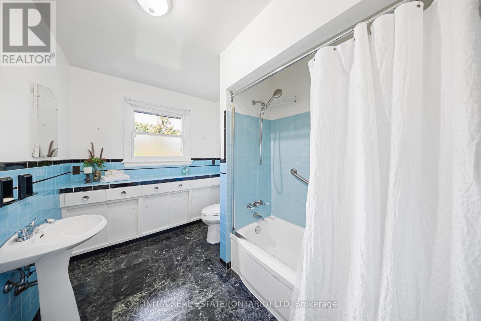 1732 Rutherglen Close, Sarnia, Ontario  N7S 3R9 - Photo 23 - X13624444
