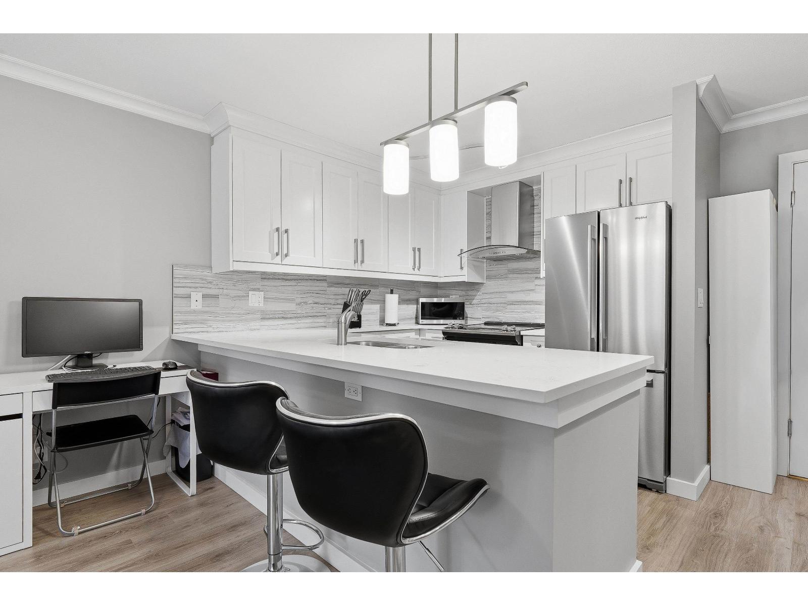 320 12083 92a Avenue, Surrey, British Columbia  V3V 8C8 - Photo 5 - R3165055