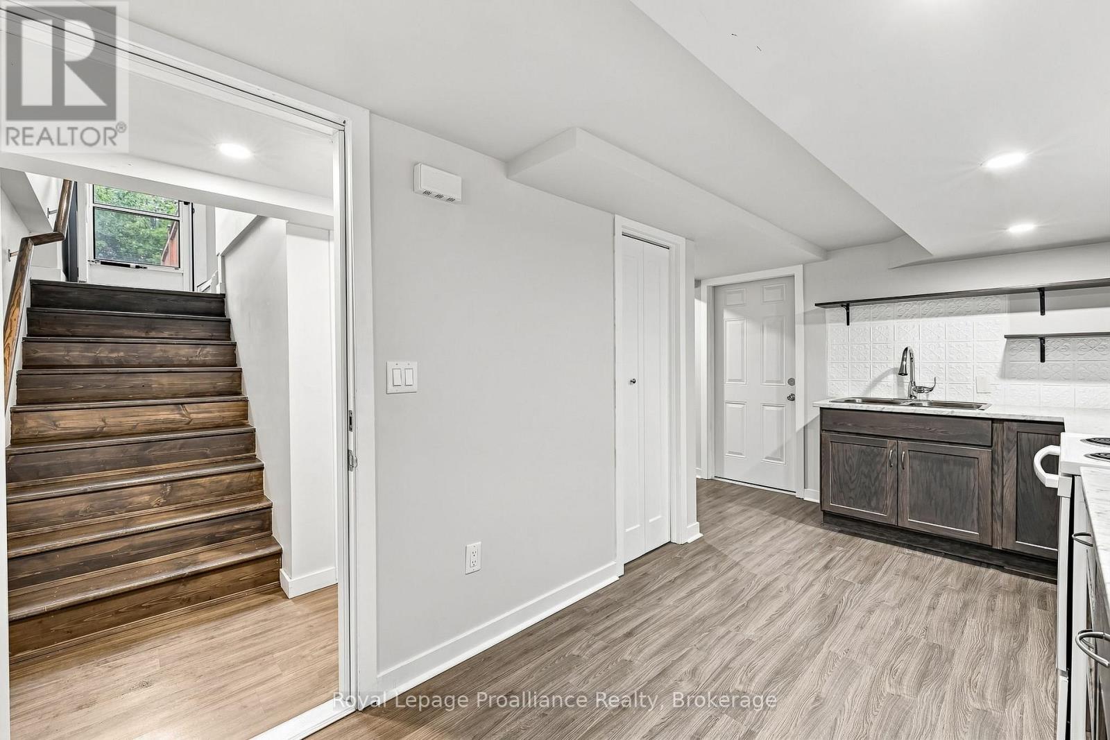 B - 5 Jane Street, Cobourg, Ontario  K9A 1K2 - Photo 17 - X13781548