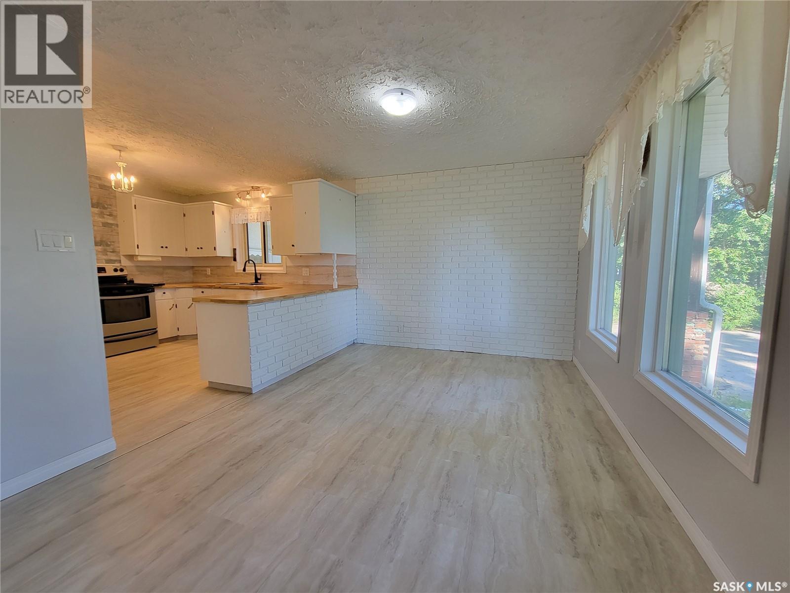 200 & 202 Saskatchewan Avenue, Tramping Lake, Saskatchewan  S0K 4H0 - Photo 10 - SK048356