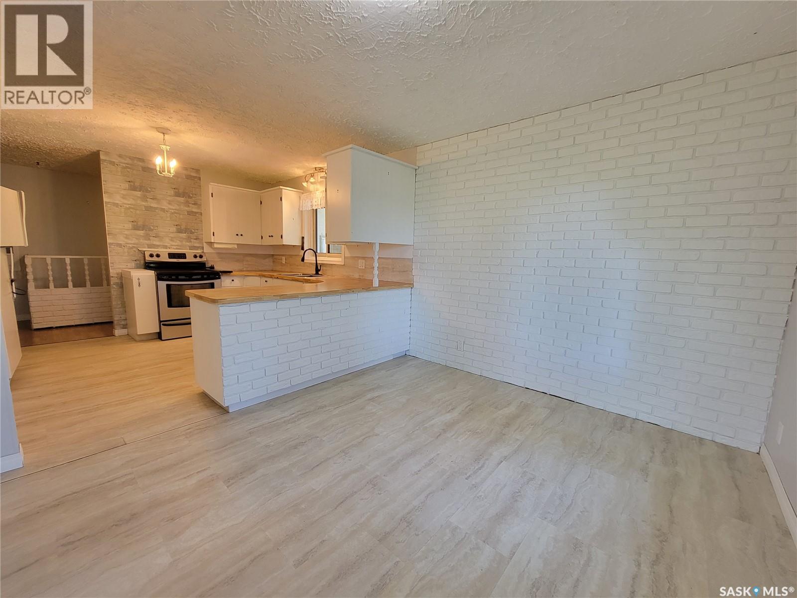 200 & 202 Saskatchewan Avenue, Tramping Lake, Saskatchewan  S0K 4H0 - Photo 11 - SK048356