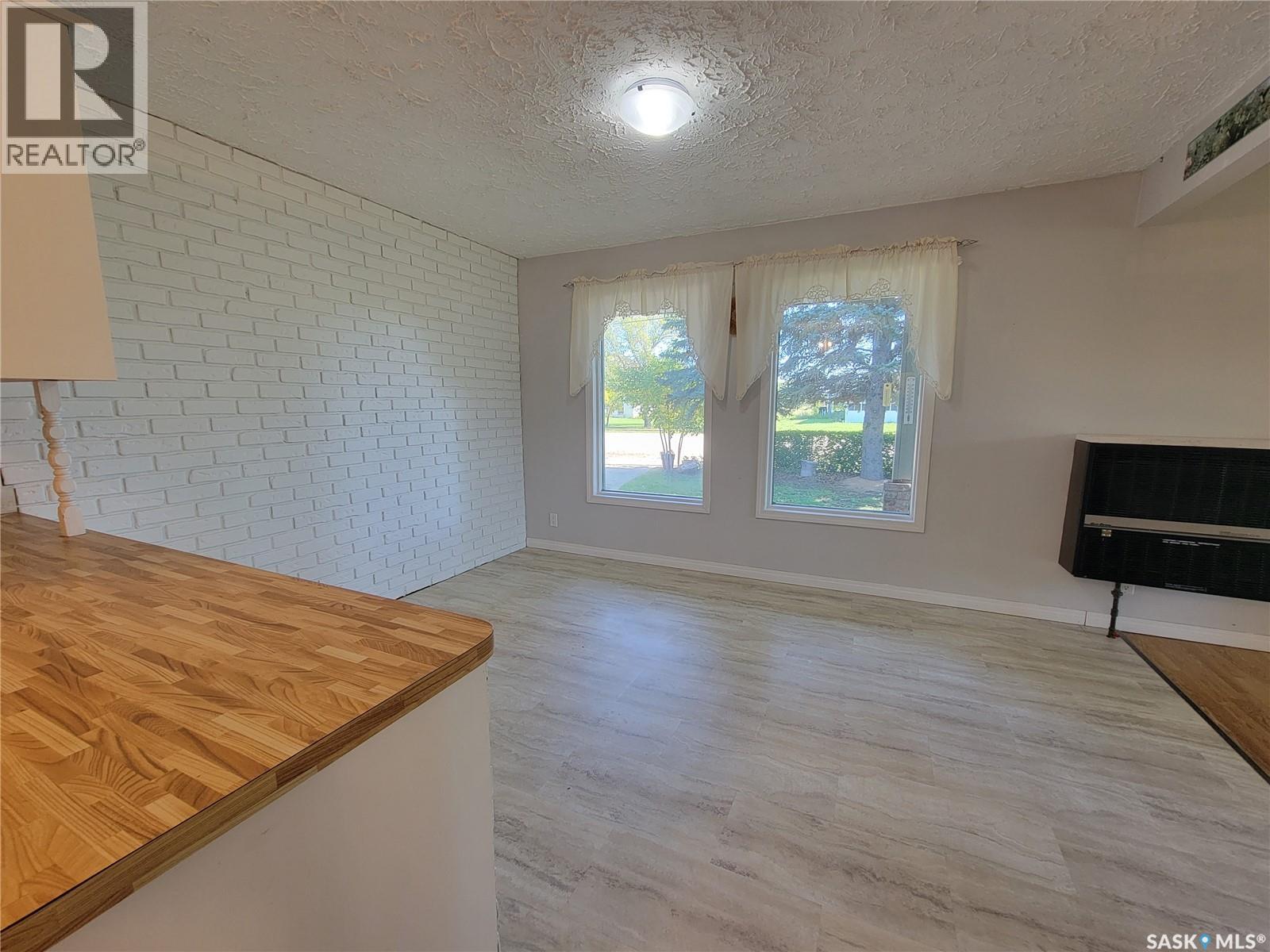 200 & 202 Saskatchewan Avenue, Tramping Lake, Saskatchewan  S0K 4H0 - Photo 12 - SK048356