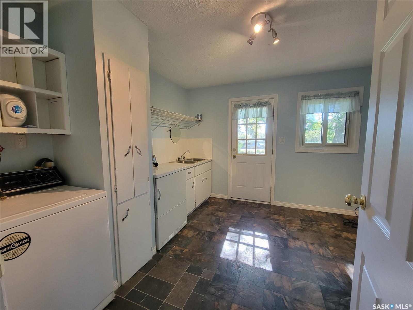 200 & 202 Saskatchewan Avenue, Tramping Lake, Saskatchewan  S0K 4H0 - Photo 16 - SK048356