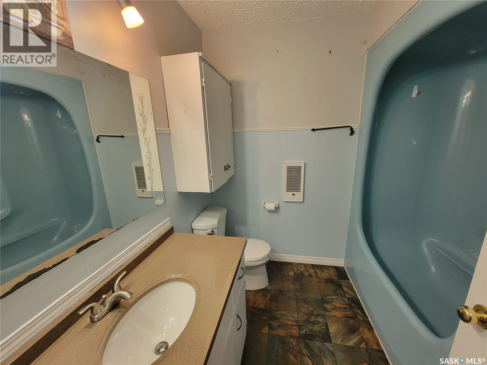 200 & 202 Saskatchewan Avenue, Tramping Lake, Saskatchewan  S0K 4H0 - Photo 21 - SK048356