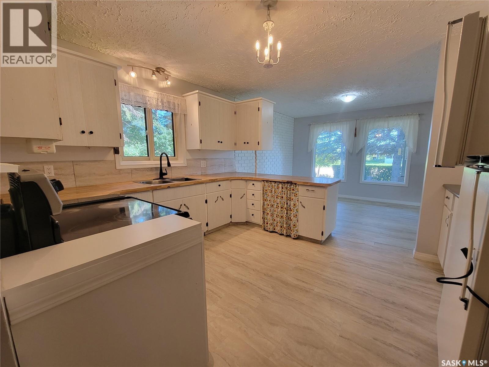 200 & 202 Saskatchewan Avenue, Tramping Lake, Saskatchewan  S0K 4H0 - Photo 8 - SK048356
