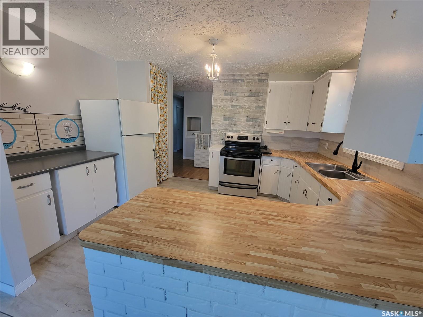 200 & 202 Saskatchewan Avenue, Tramping Lake, Saskatchewan  S0K 4H0 - Photo 9 - SK048356