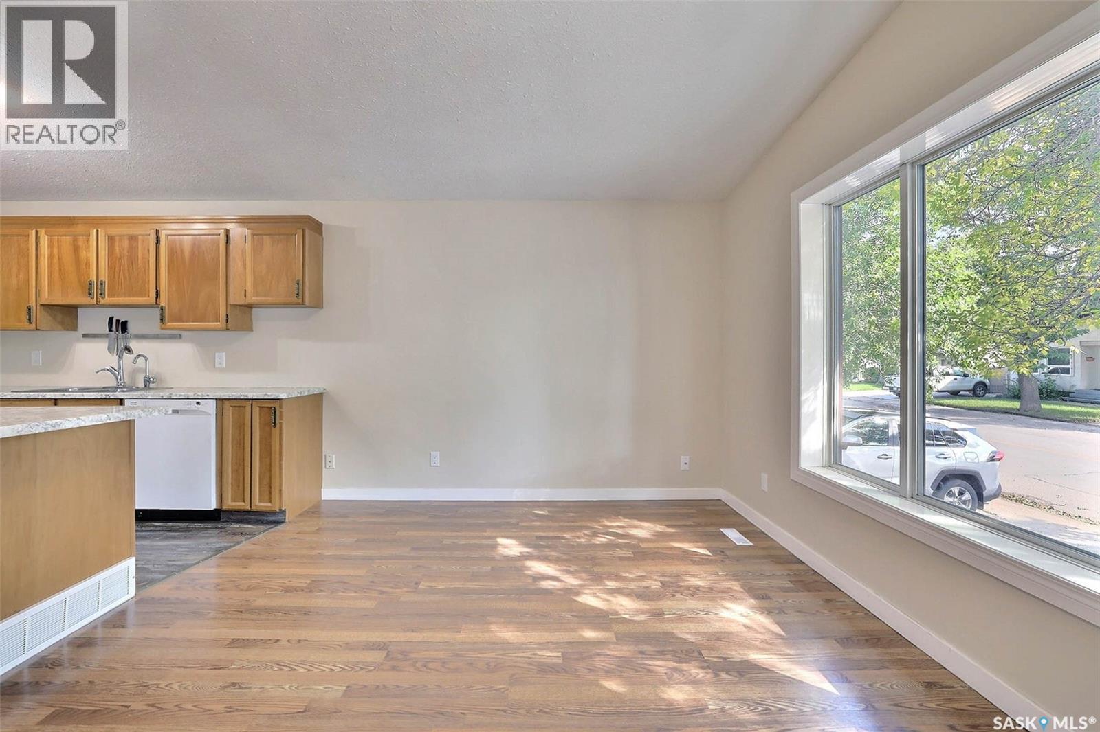 7126 Dalgliesh Drive, Regina, Saskatchewan  S4X 2M6 - Photo 5 - SK048326