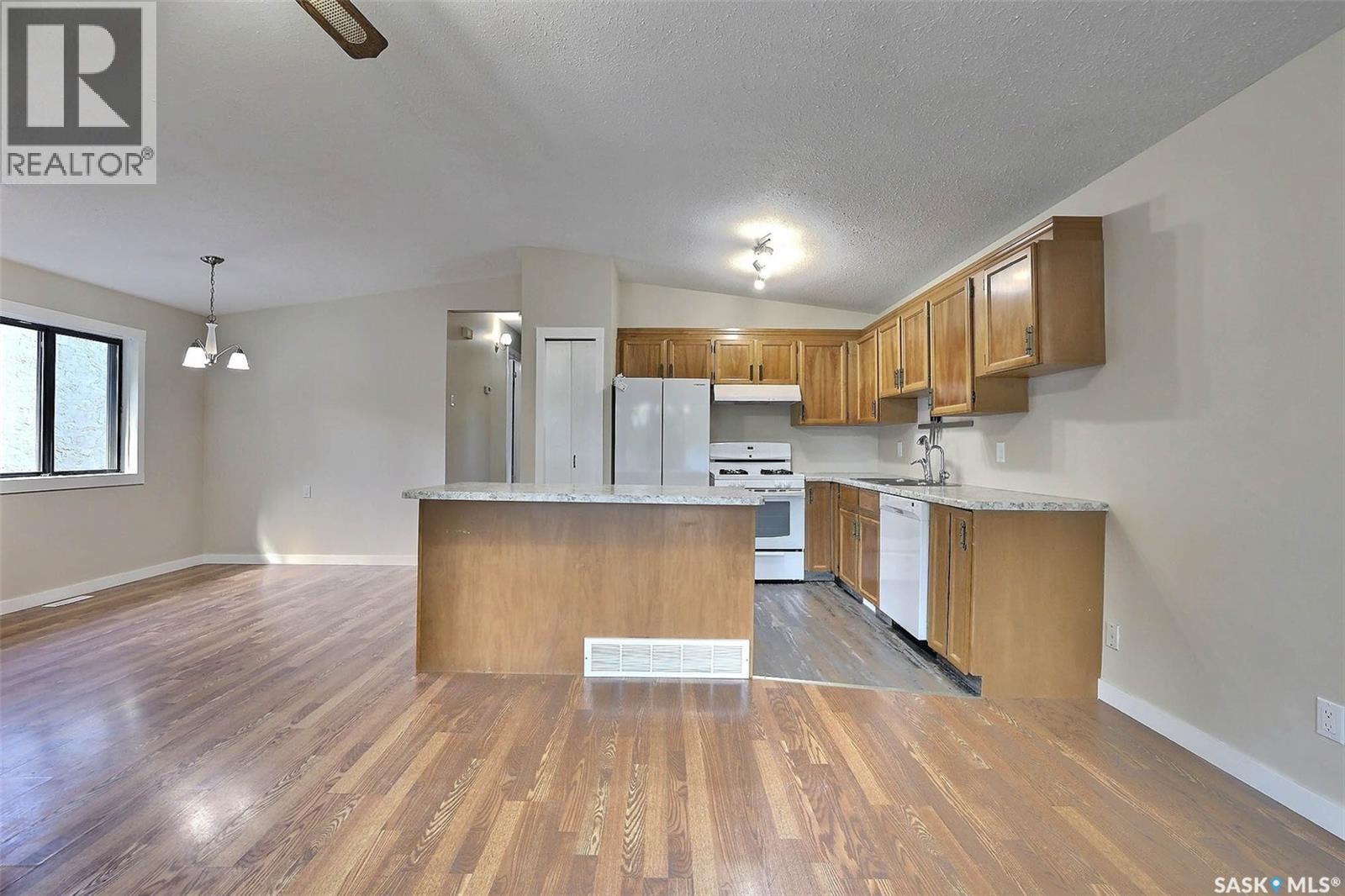 7126 Dalgliesh Drive, Regina, Saskatchewan  S4X 2M6 - Photo 6 - SK048326
