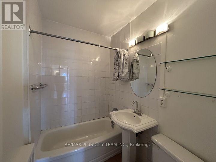 1 - 3432 Bathurst Street, Toronto, Ontario  M6A 2C2 - Photo 5 - C13781602
