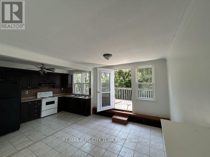 2 - 3432 Bathurst Street, Toronto, Ontario  M6A 2C2 - Photo 2 - C13781616