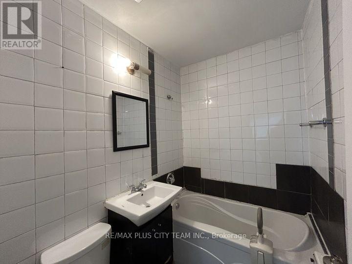 2 - 3432 Bathurst Street, Toronto, Ontario  M6A 2C2 - Photo 8 - C13781616