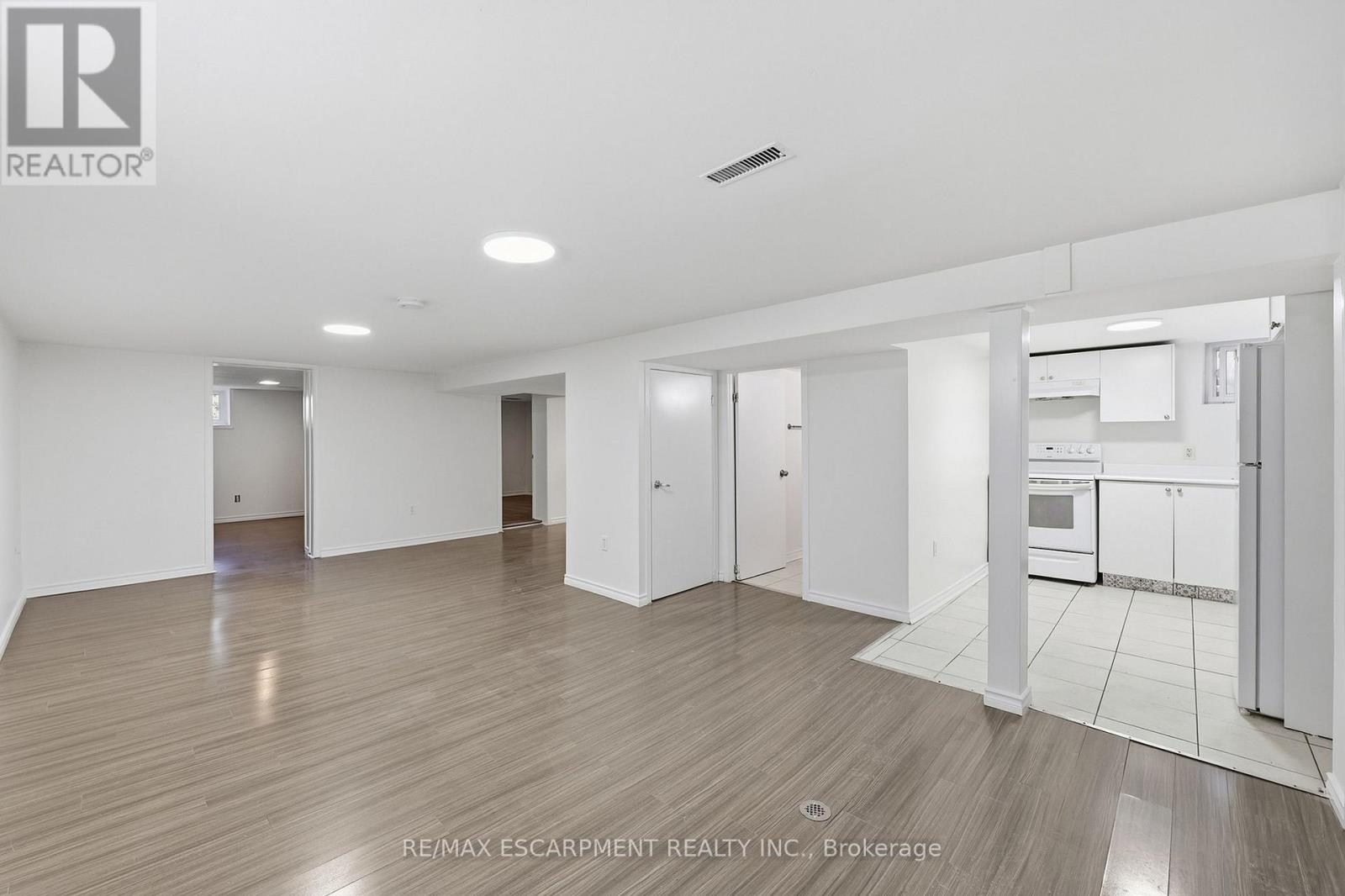 Lower - 292 Bogert Avenue, Toronto, Ontario  M2N 1L5 - Photo 5 - C13781654