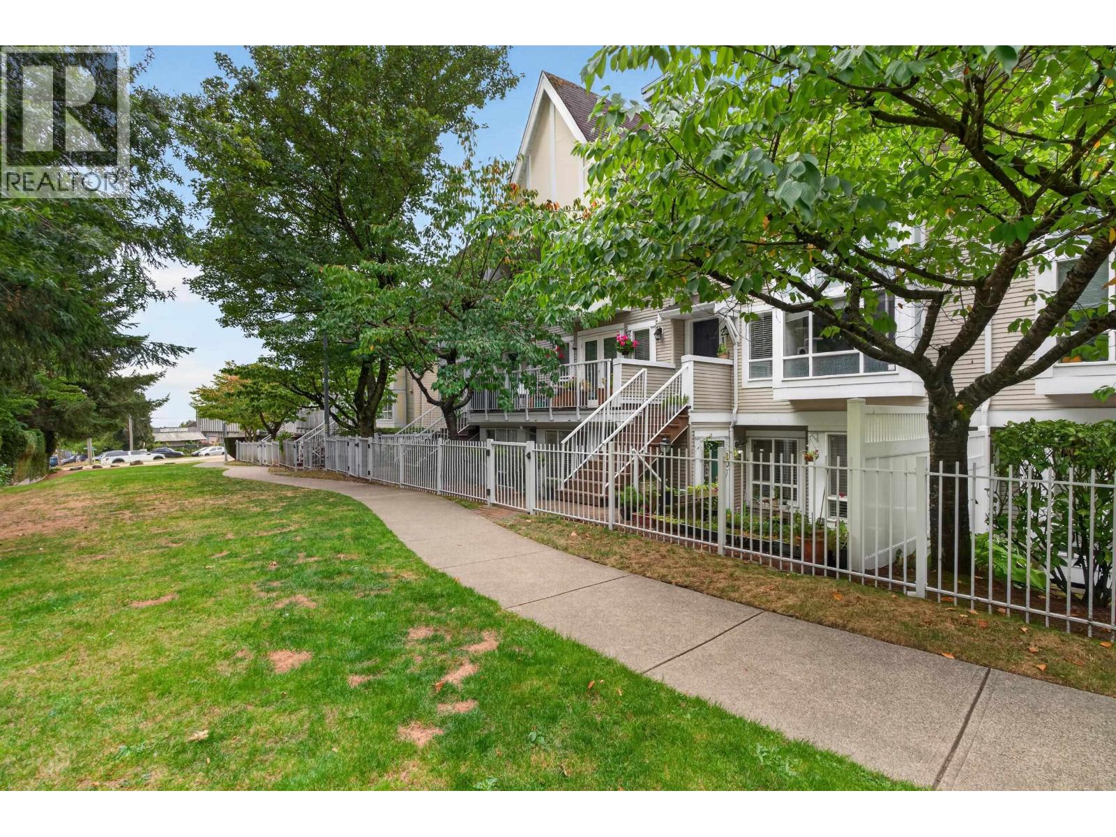 20 6588 Southoaks Crescent, Burnaby, British Columbia V5E 4K1 - Photo 4 - R3164740
