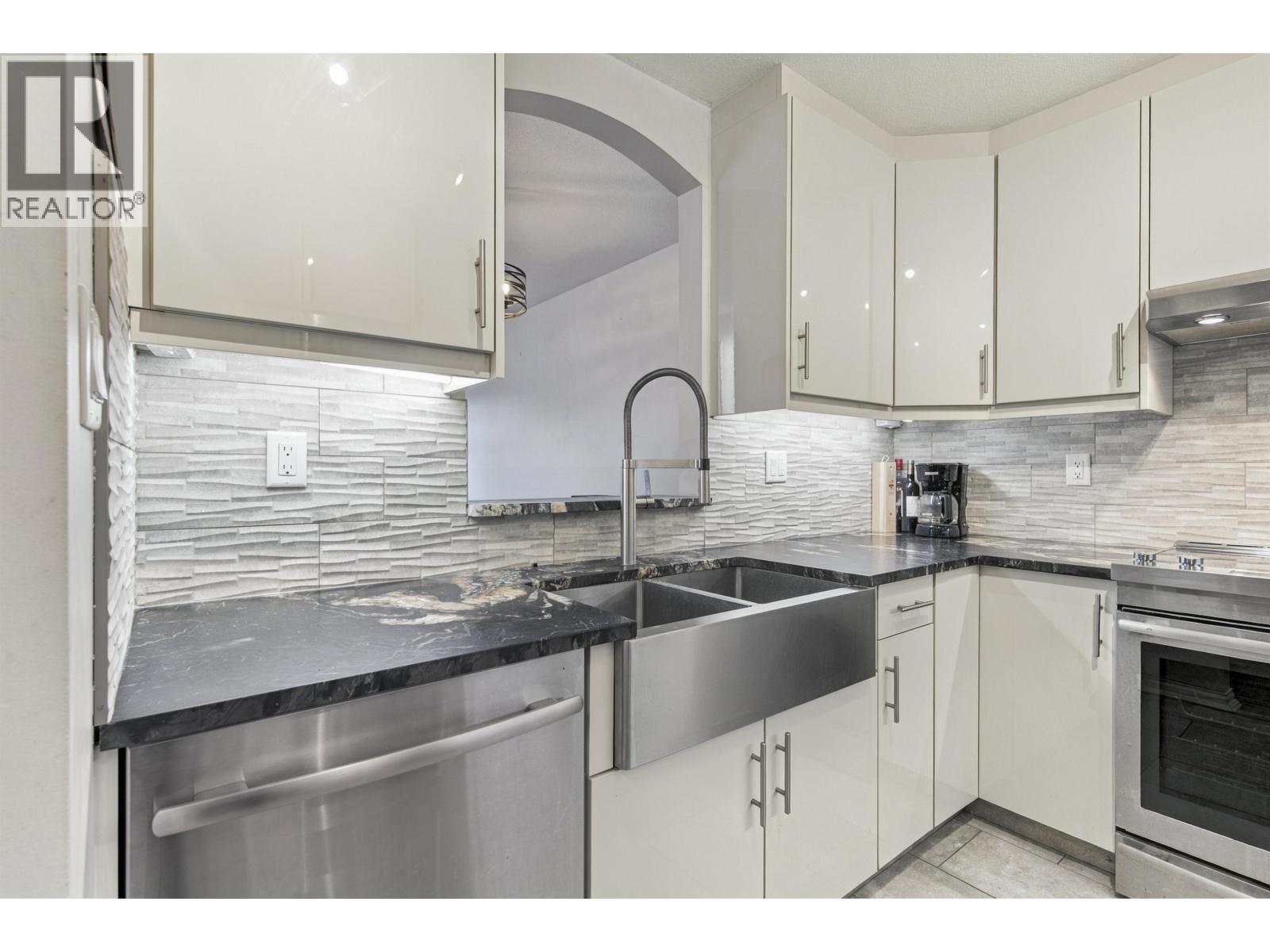 109 5835 Hampton Place, Vancouver, British Columbia  V6T 2G2 - Photo 3 - R3164967