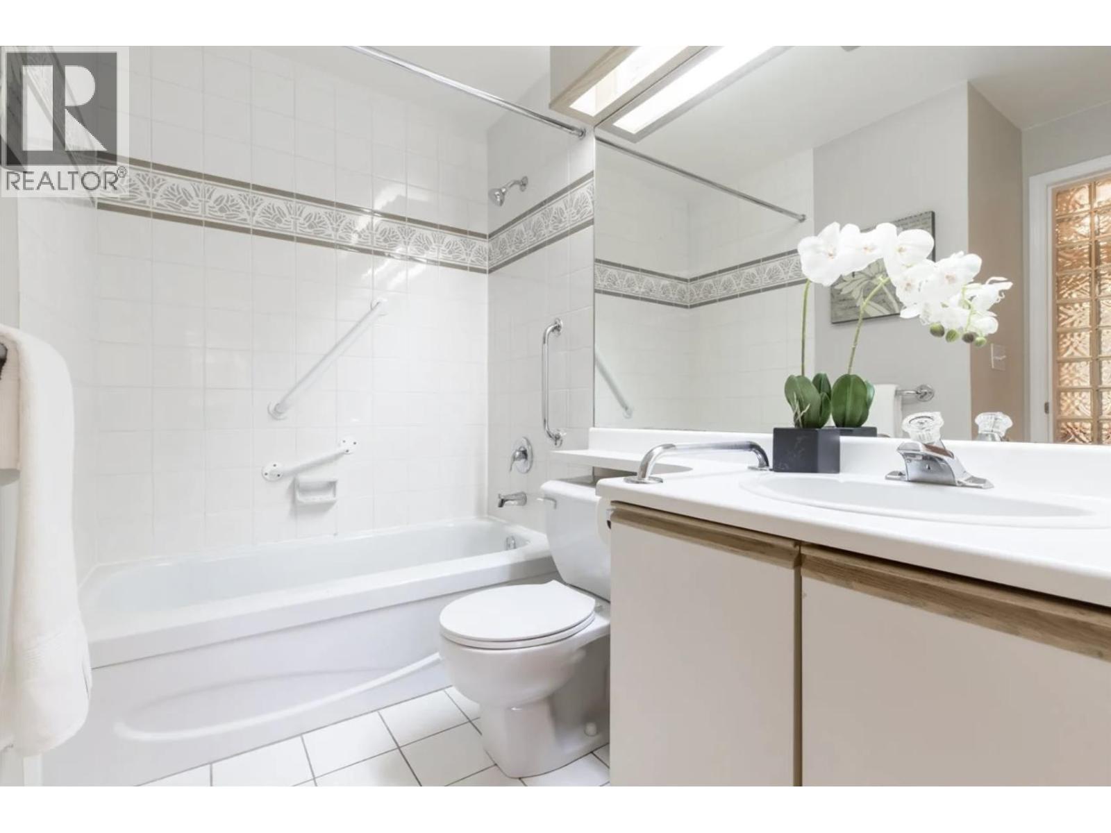 106 125 W 18th Street, North Vancouver, British Columbia  V7M 1W5 - Photo 2 - R3164980