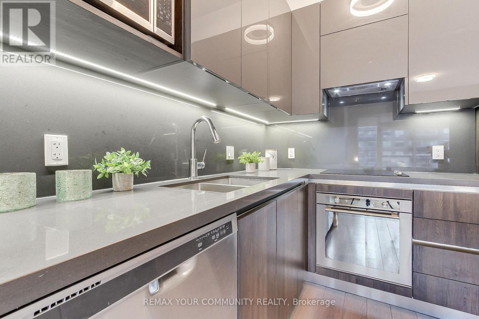 307 - 25 Water Walk Drive, Markham, Ontario  L6G 0G3 - Photo 9 - N13781592