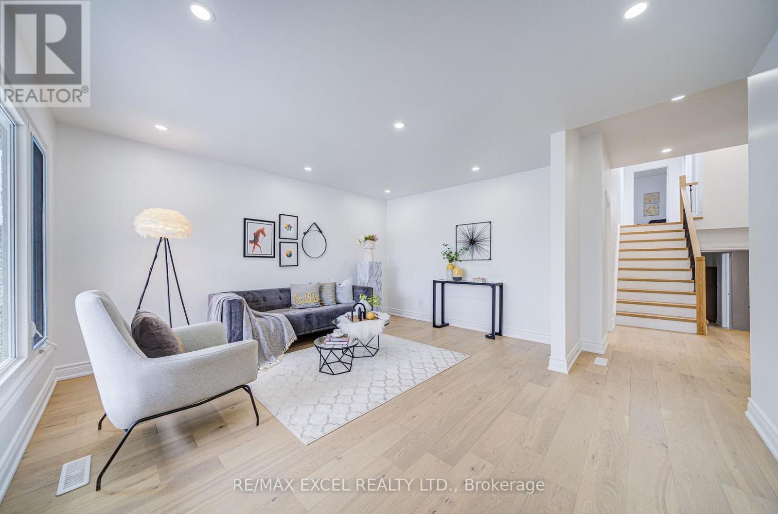 8 Simsbury Court, Markham (Milliken Mills West), Ontario  L3R 3G7 - Photo 4 - N13781606