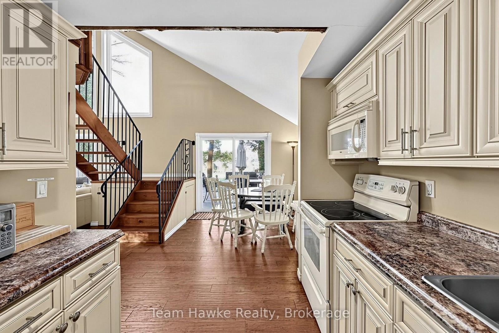 8 Farlain Lake Road E, Tiny, Ontario  L9M 0B5 - Photo 10 - S13781666