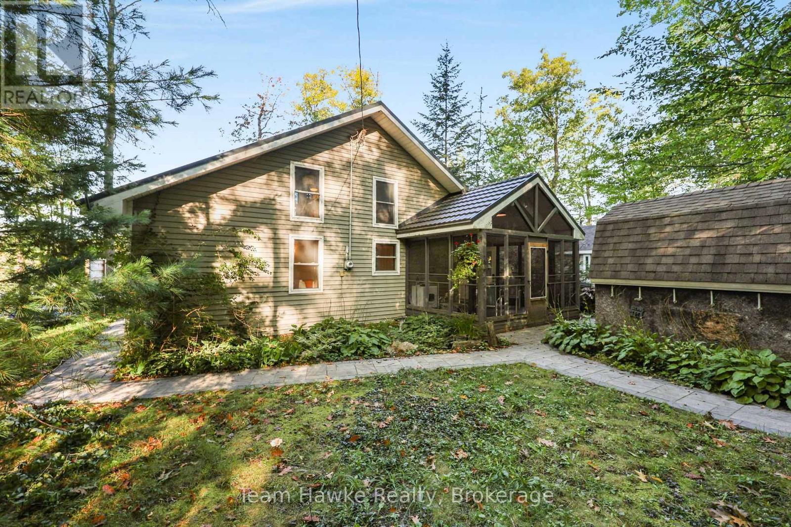 8 Farlain Lake Road E, Tiny, Ontario  L9M 0B5 - Photo 2 - S13781666
