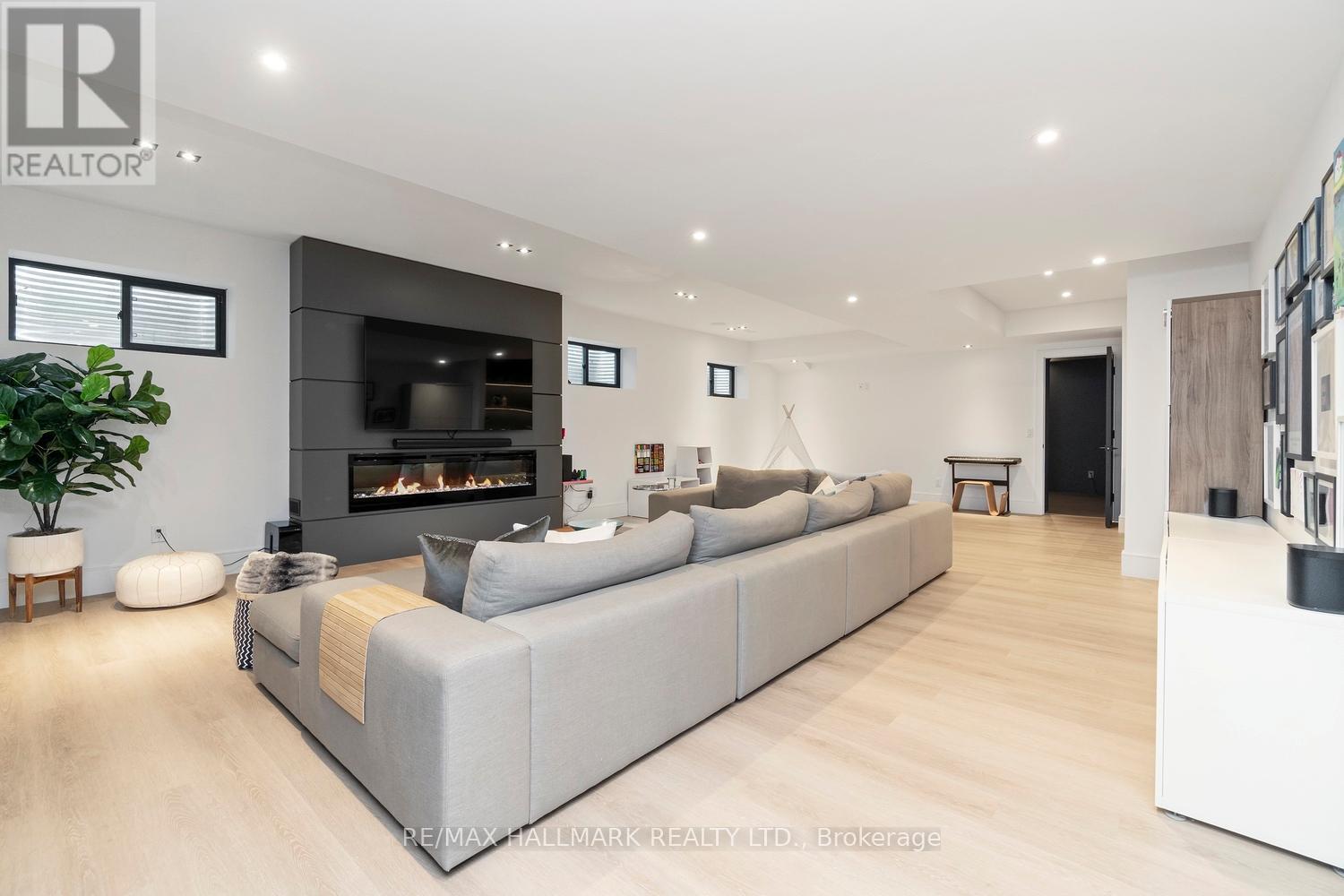 1403 Wren Avenue, Oakville, Ontario  L6L 2V7 - Photo 37 - W13781538