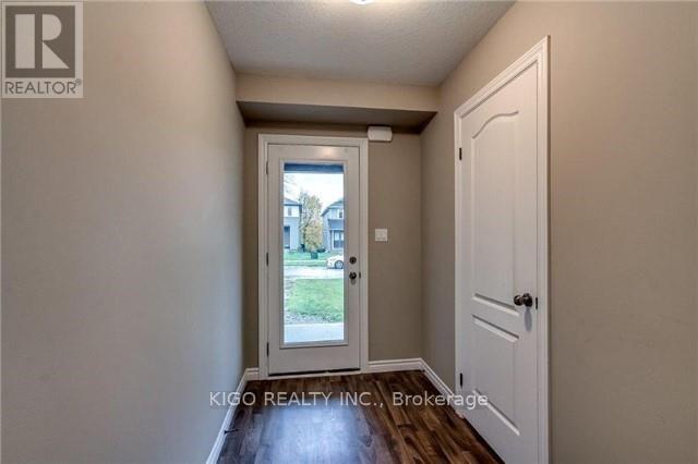 60 Yvonne Crescent, London South, Ontario  N5Z 0A5 - Photo 2 - X13781646