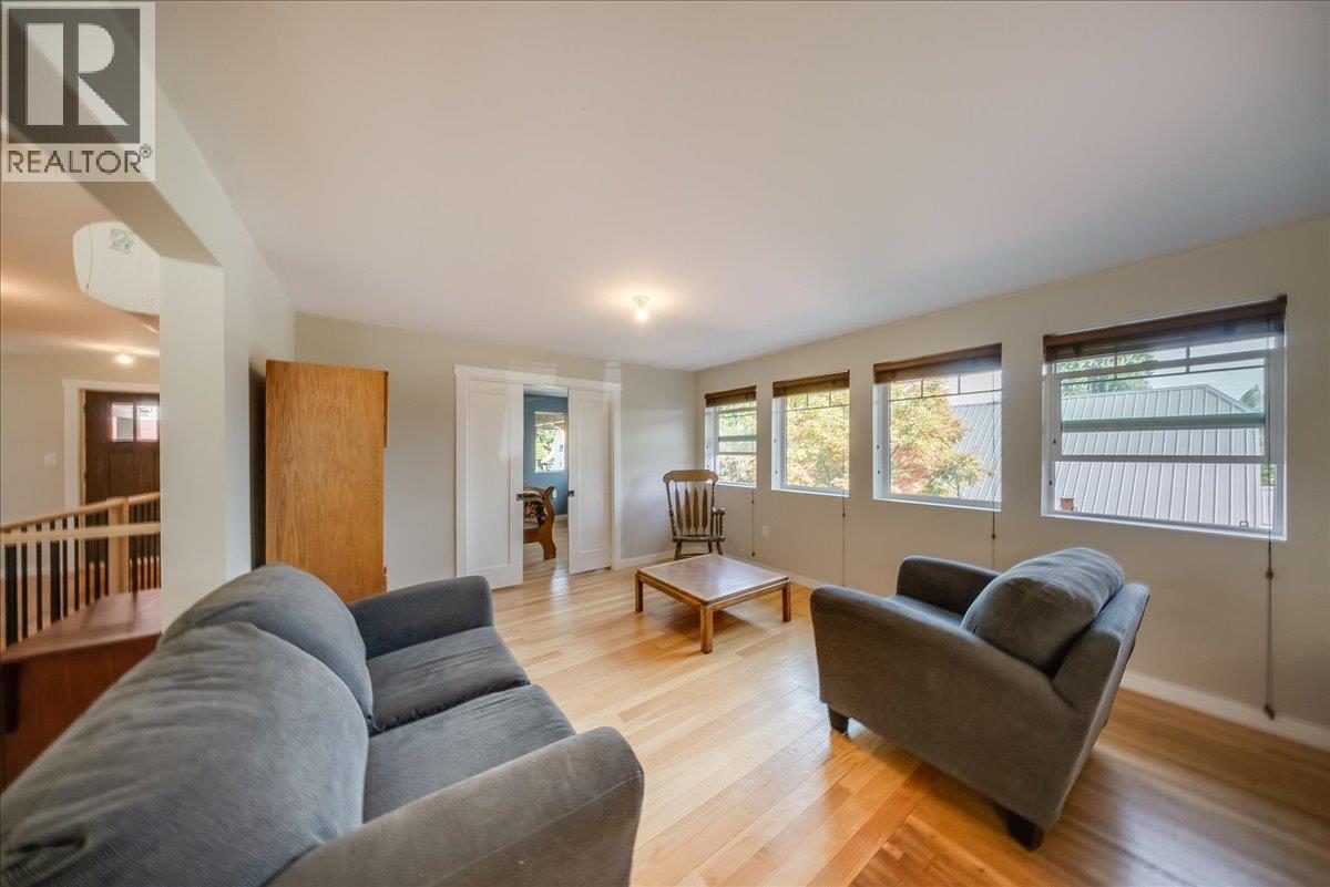 2460 Fourth Avenue, Rossland, British Columbia  V0G 1Y0 - Photo 18 - 10400638