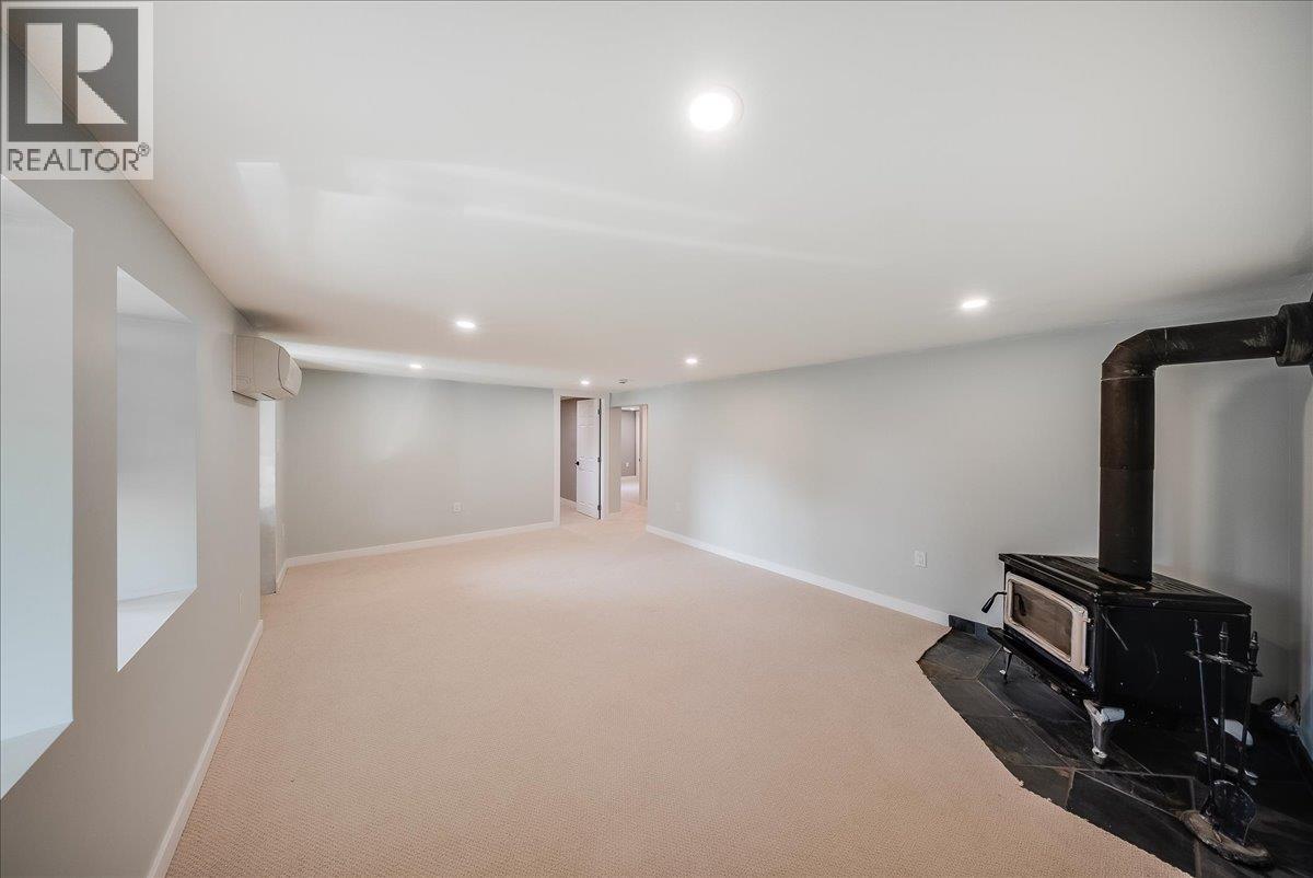 2460 Fourth Avenue, Rossland, British Columbia  V0G 1Y0 - Photo 29 - 10400638