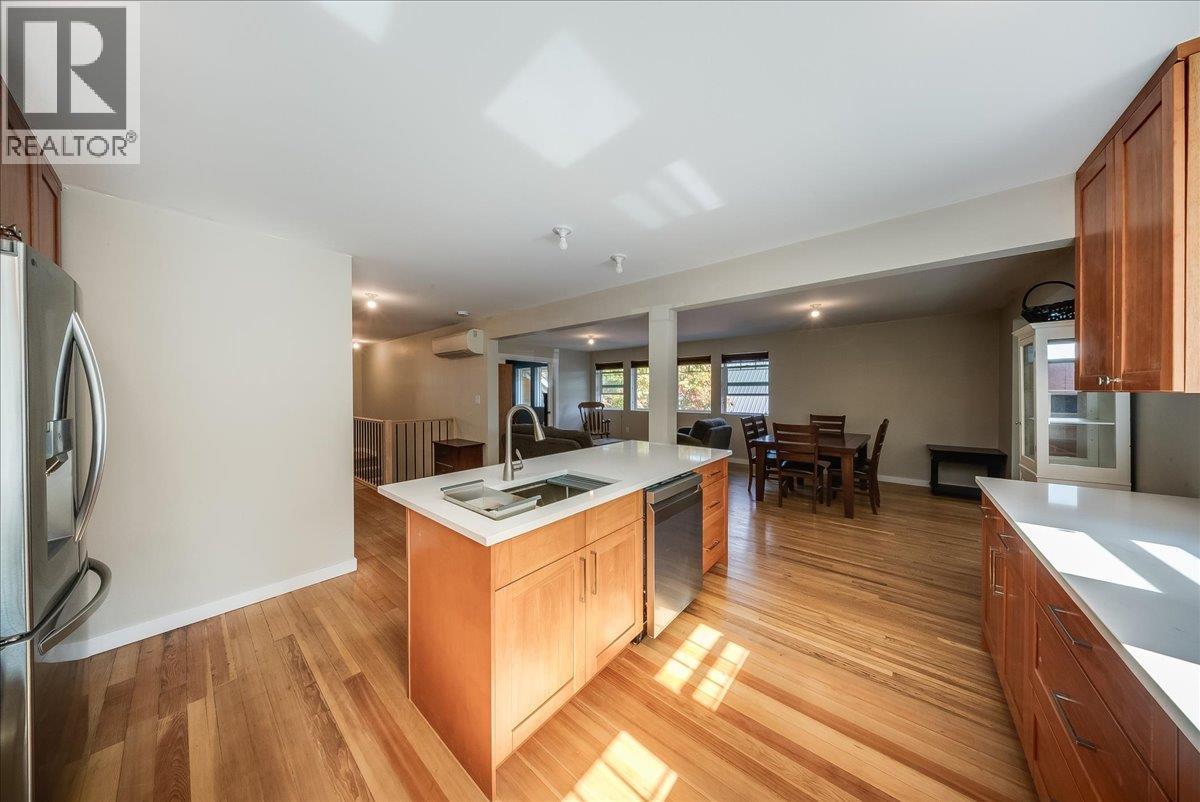 2460 Fourth Avenue, Rossland, British Columbia  V0G 1Y0 - Photo 16 - 10400638