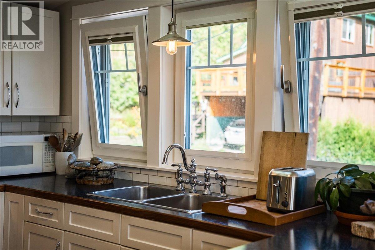 2460 Fourth Avenue, Rossland, British Columbia  V0G 1Y0 - Photo 43 - 10400638