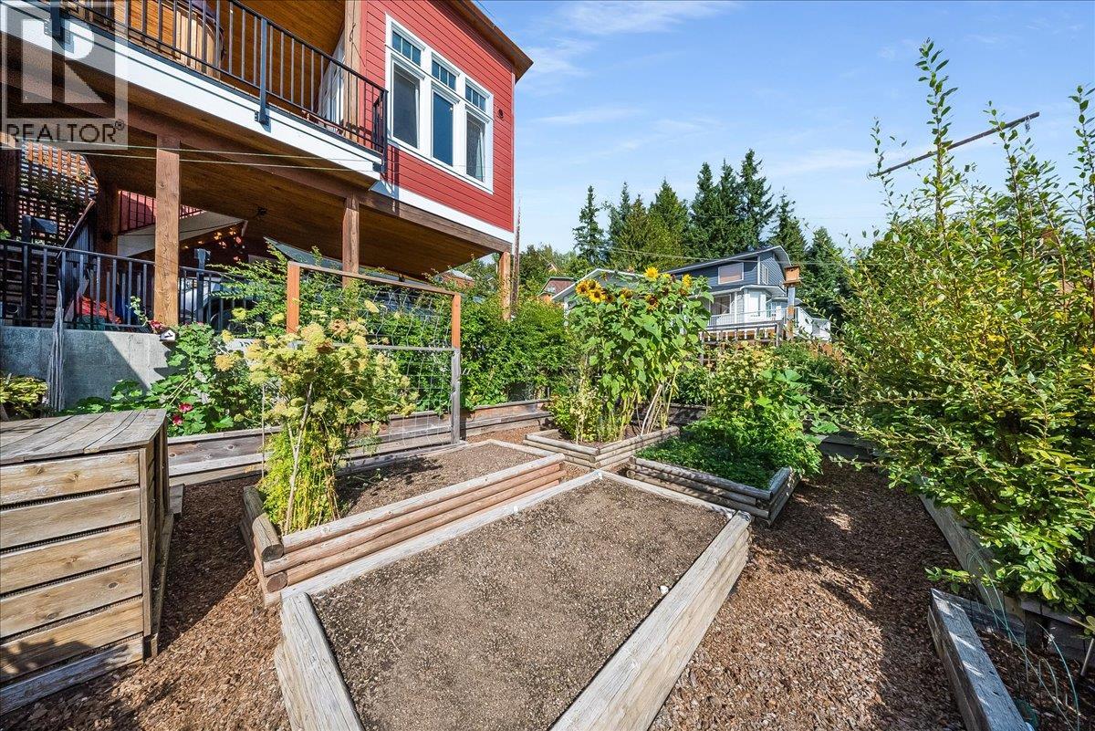 2460 Fourth Avenue, Rossland, British Columbia  V0G 1Y0 - Photo 50 - 10400638
