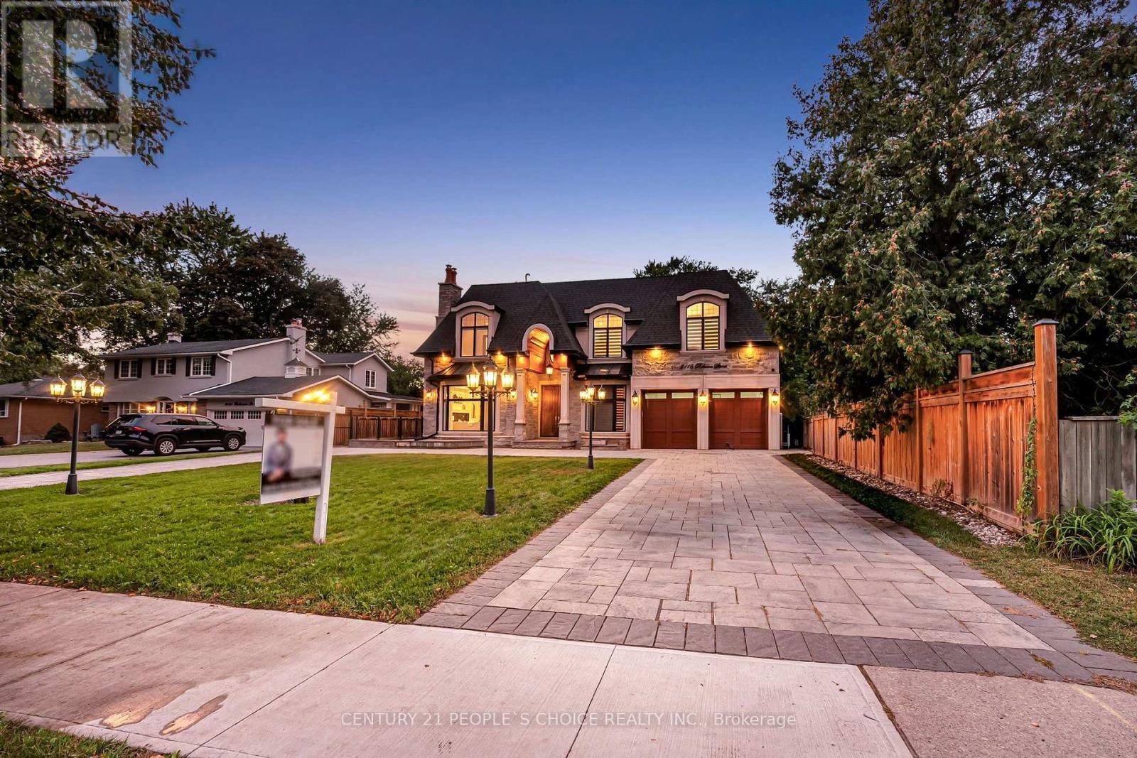 2115 Rebecca Street, Oakville, Ontario  L6L 2A4 - Photo 3 - W13776572
