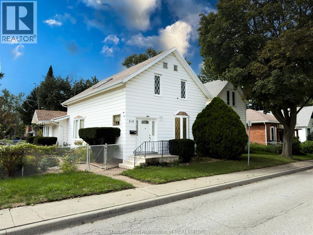 MLS# 26022250: 210 Adelaide STREET South, Chatham, Canada