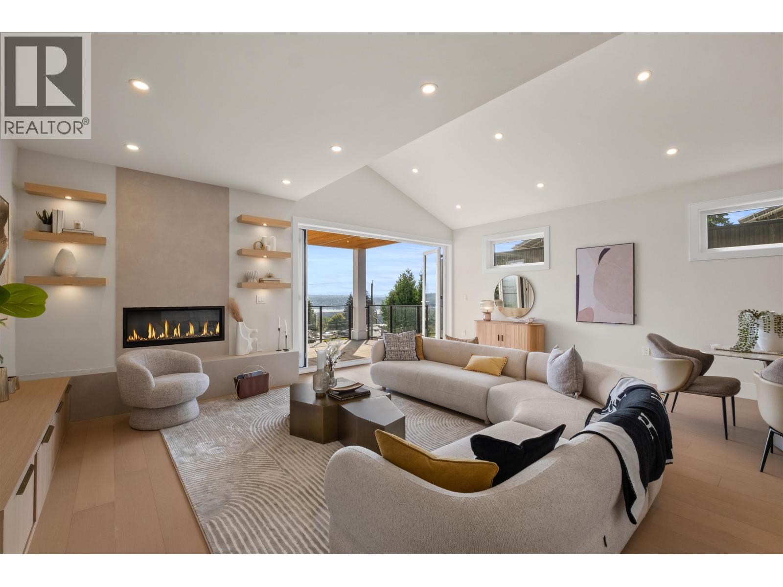 971 Adderley Street, North Vancouver, British Columbia  V7L 1T2 - Photo 4 - R3164543