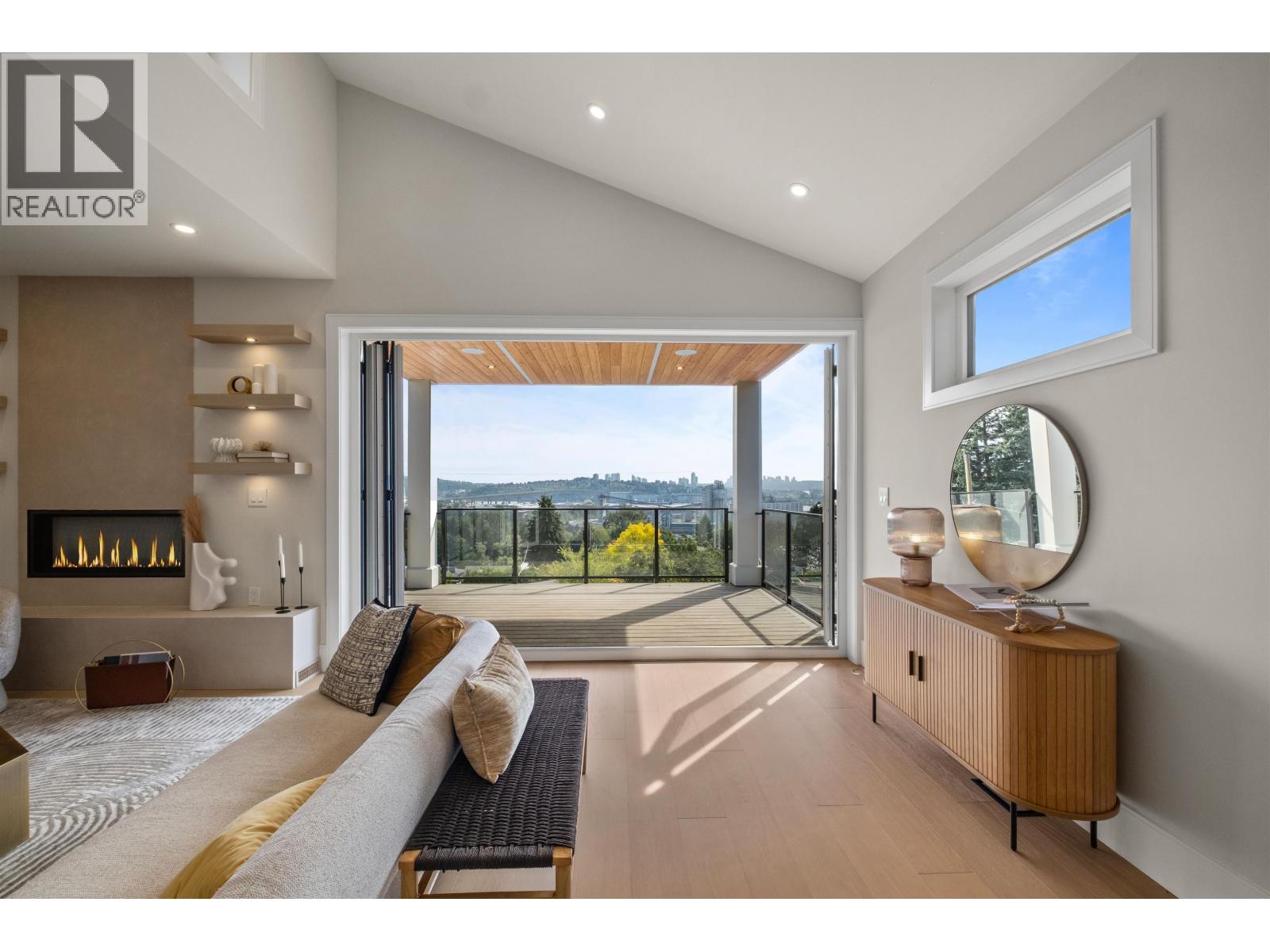 971 Adderley Street, North Vancouver, British Columbia  V7L 1T2 - Photo 3 - R3164543