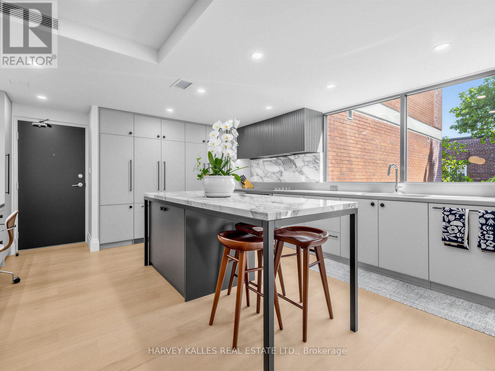 404 - 349 St. Clair Avenue W, Toronto, Ontario  M5P 1N3 - Photo 10 - C13781572