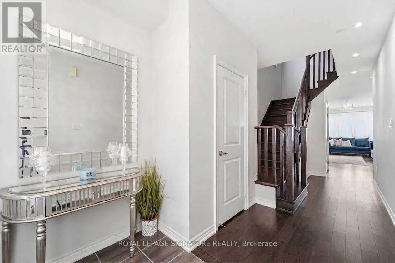 68 Duggan Street, Aurora, Ontario  L4G 0Y8 - Photo 4 - N13658696