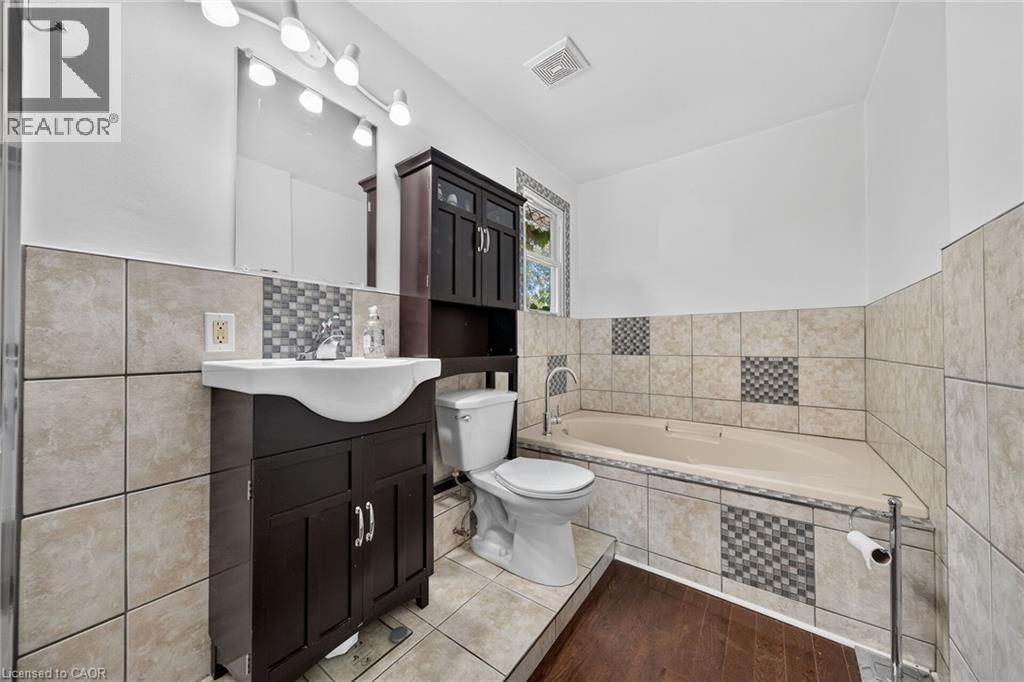 56 East 23rd Street, Hamilton, Ontario  L8V 2W6 - Photo 29 - 40854805