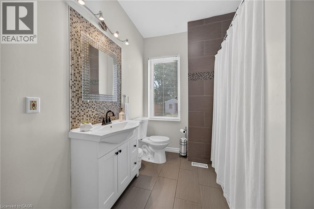 56 East 23rd Street, Hamilton, Ontario  L8V 2W6 - Photo 14 - 40854805