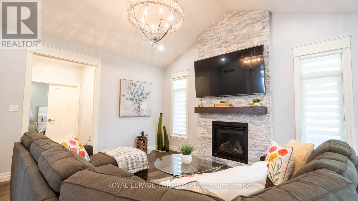 37 Ashby Crescent, Strathroy-Caradoc (Sw), Ontario  N7G 0A7 - Photo 12 - X13781710