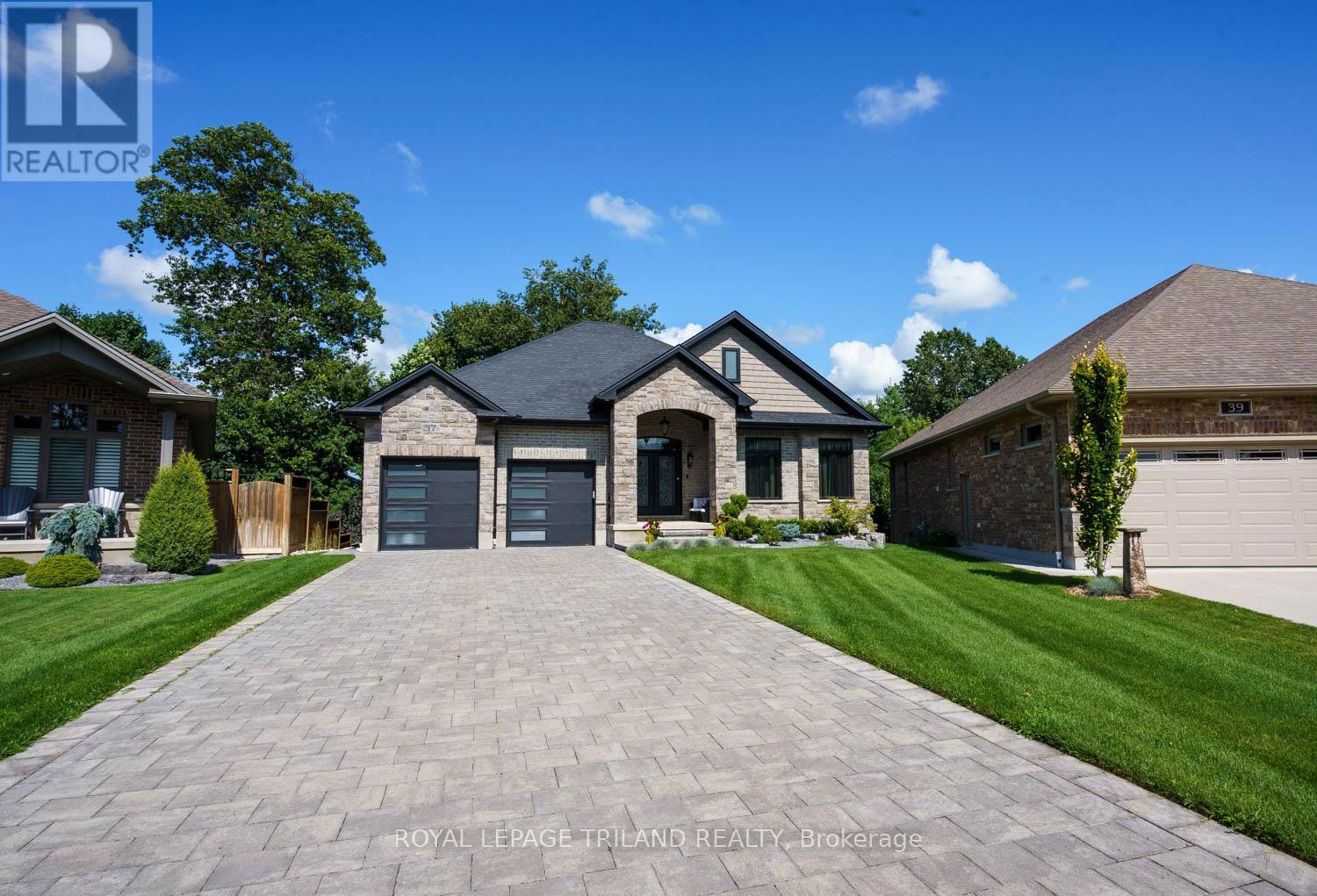 37 Ashby Crescent, Strathroy-Caradoc (Sw), Ontario  N7G 0A7 - Photo 2 - X13781710