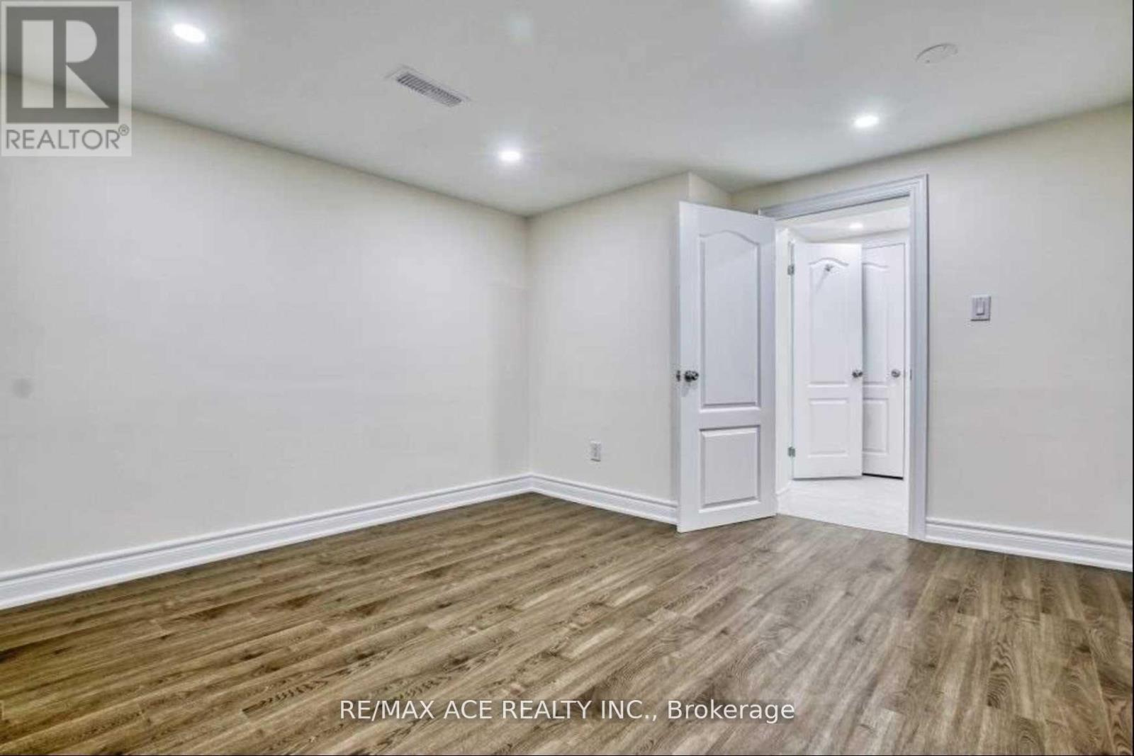 Bsmt - 17 Brewton Road, Toronto, Ontario  M1G 1W2 - Photo 2 - E13781716