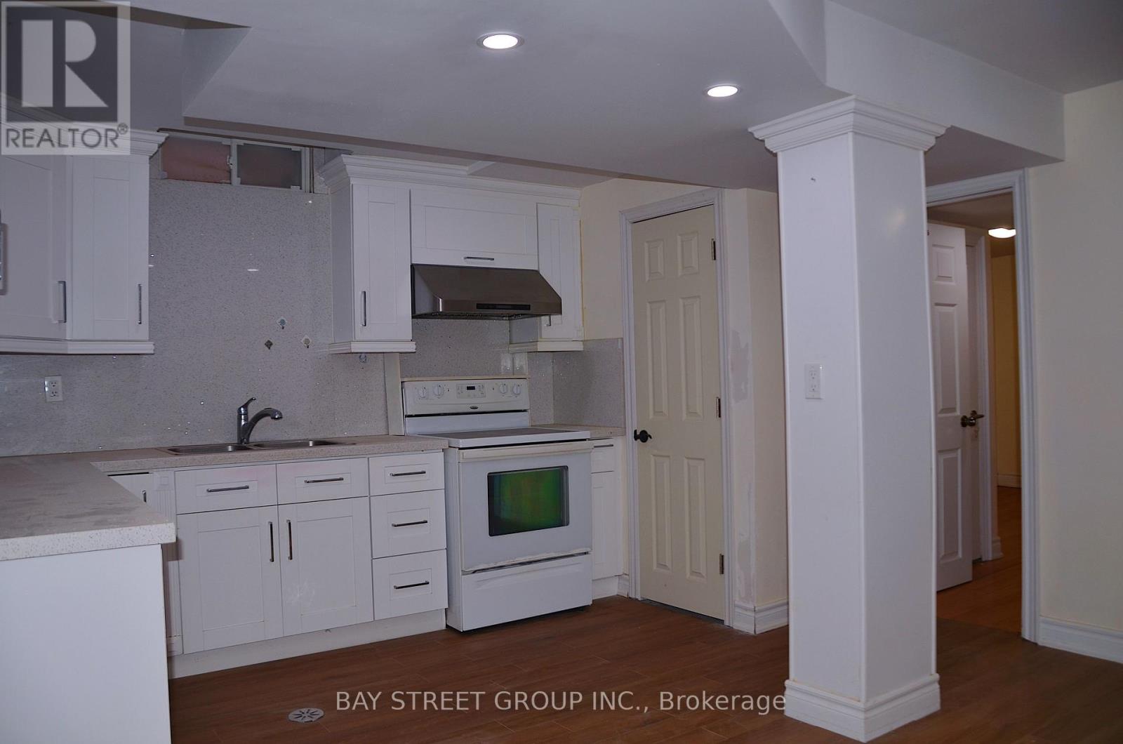 58 Alanbull Square, Toronto, Ontario  M1V 4M1 - Photo 3 - E13781868