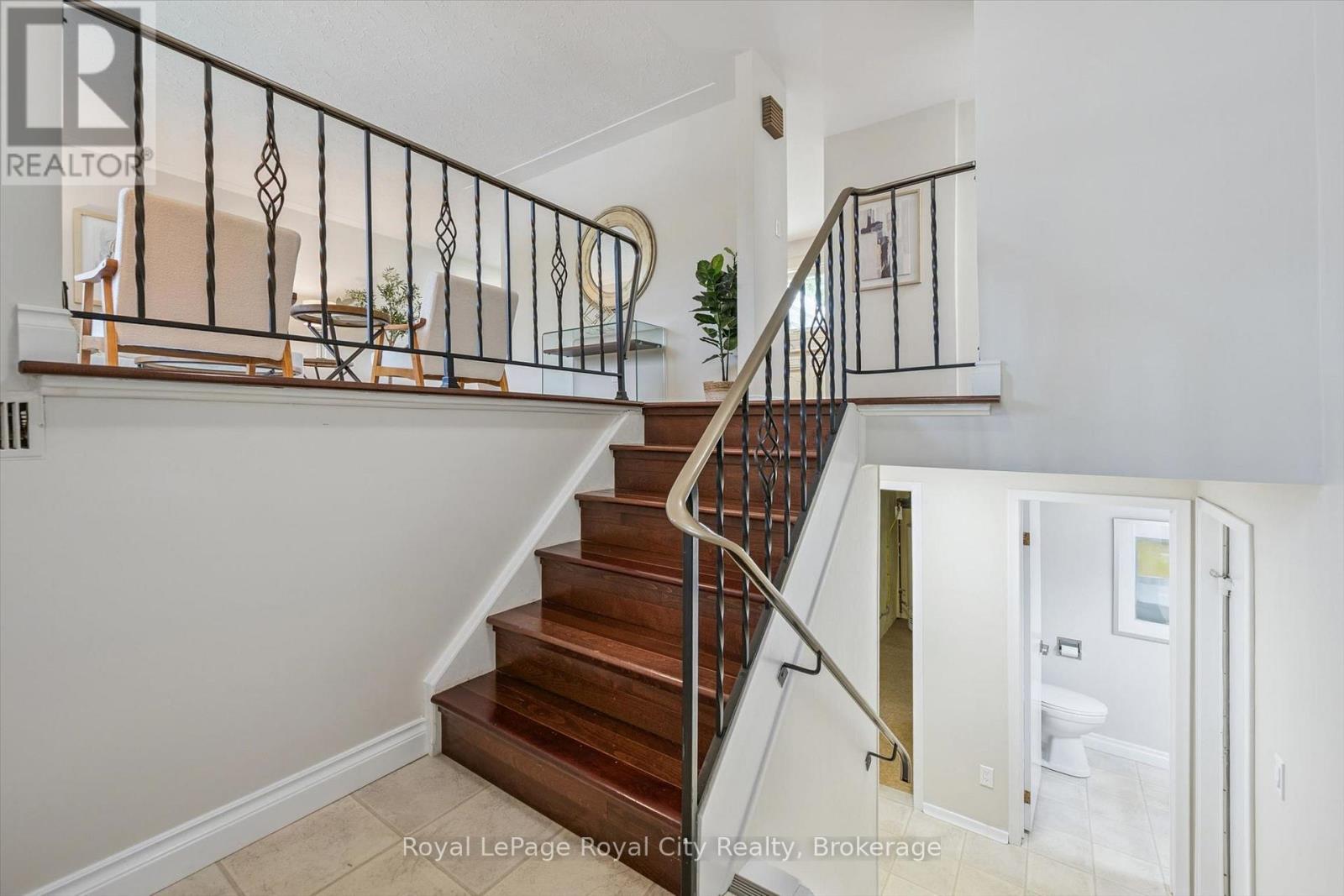 40 Bishop Court, Guelph, Ontario  N1G 2R9 - Photo 5 - X13781712