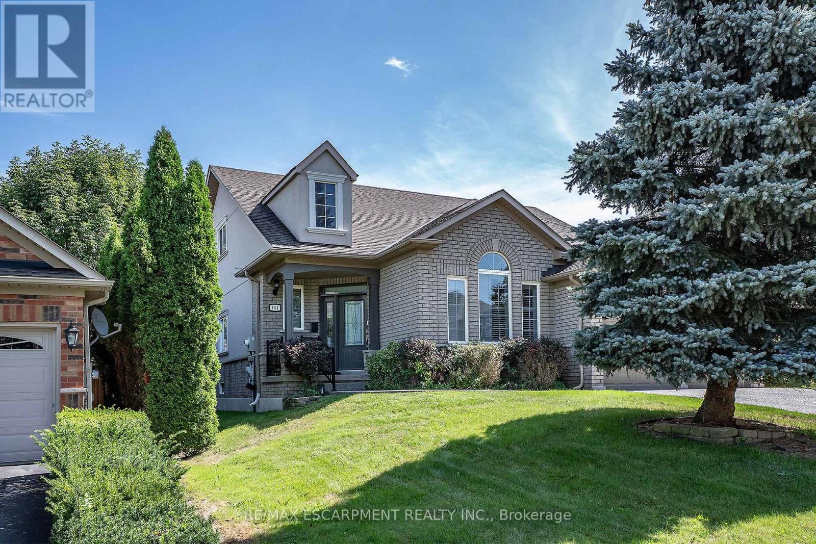 151 MOORE CRESCENT, Hamilton, Ontario