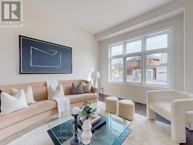 25 Joiner Circle, Whitchurch-Stouffville, Ontario  L4A 4W9 - Photo 4 - N13781762