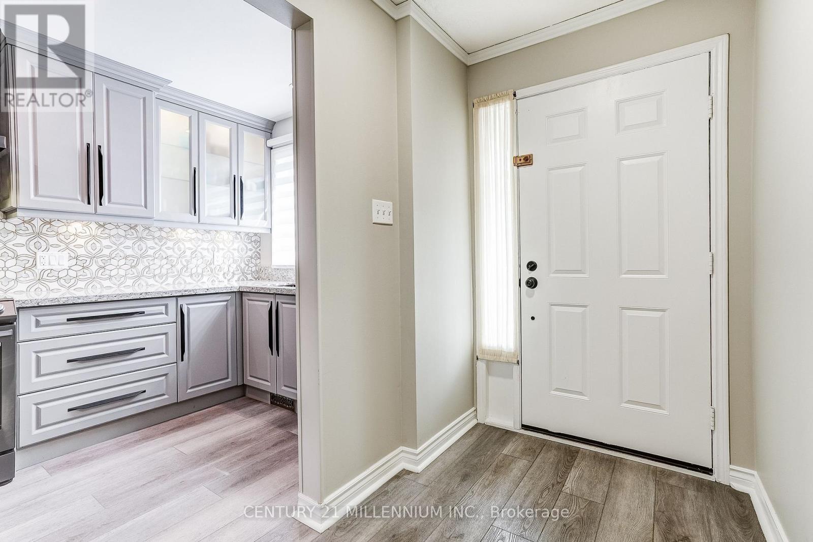 82 Horton Crescent, Brampton, Ontario  L6S 5H6 - Photo 5 - W13781764