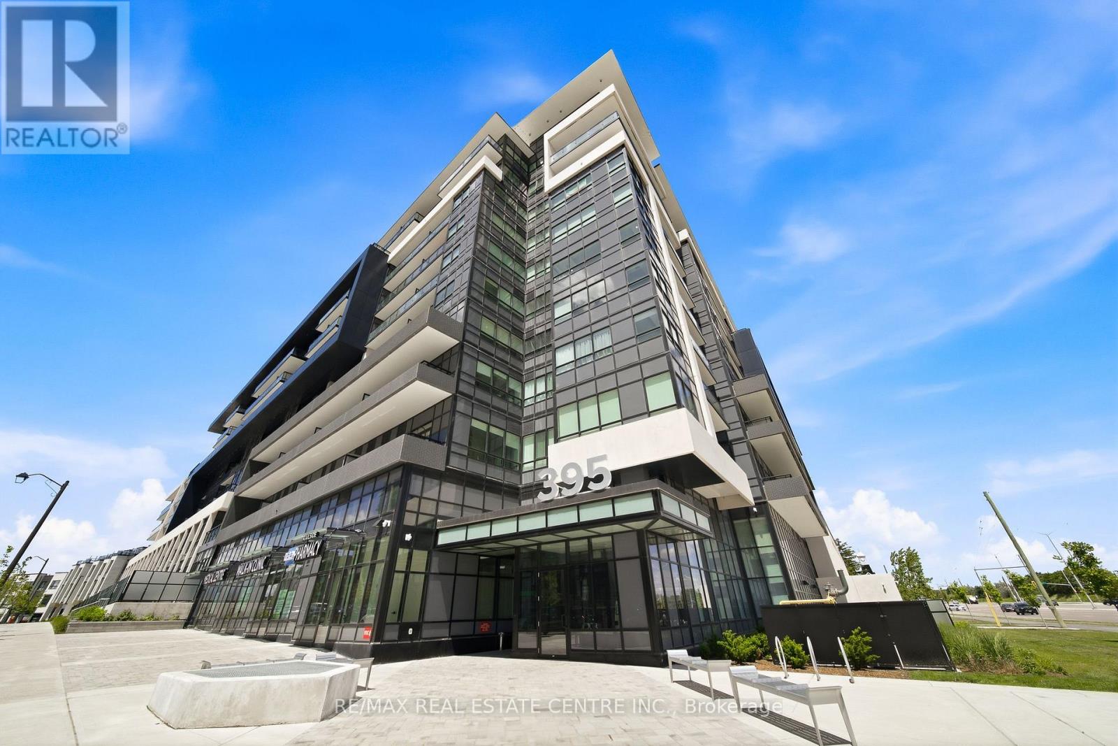 221 - 395 Dundas Street W, Oakville, Ontario  L6M 4M2 - Photo 2 - W13781780
