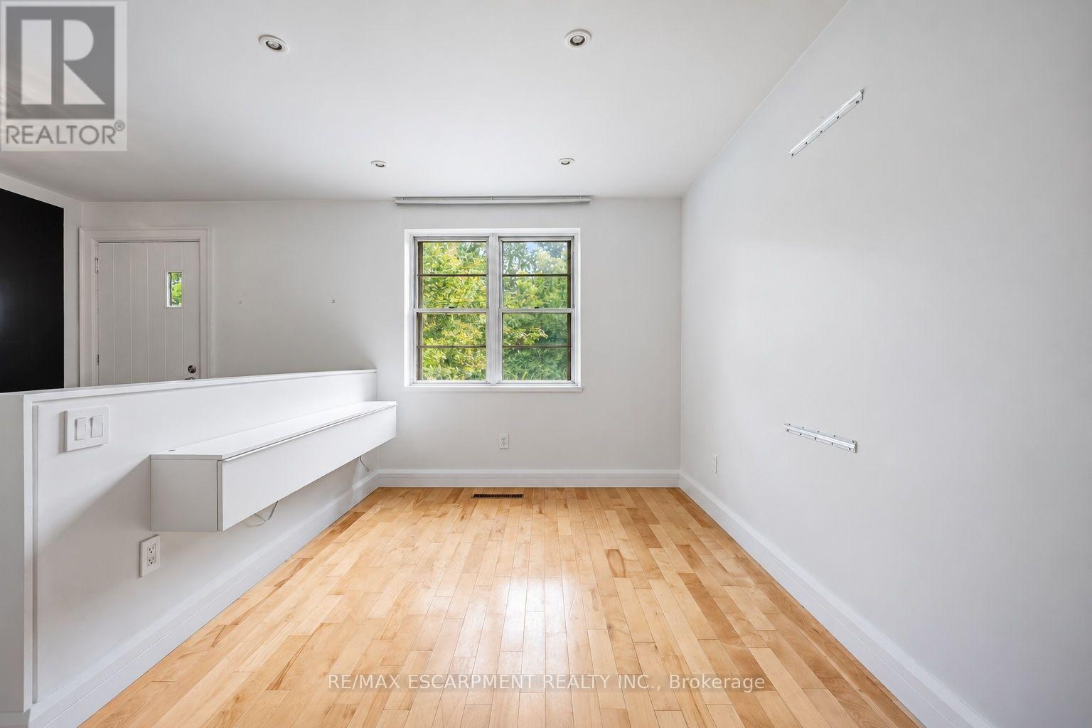7 Washington Avenue, Oakville, Ontario  L6K 1W5 - Photo 5 - W13781814